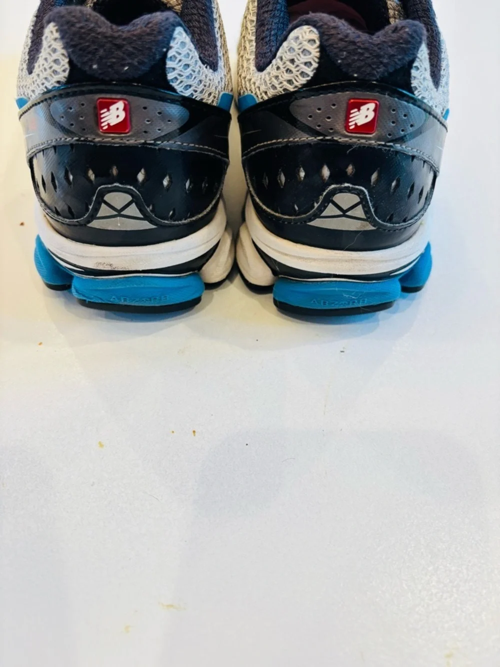 New Balance 1080 v2 Mens Blue and Gray Mesh Athletic Sneakers size 8